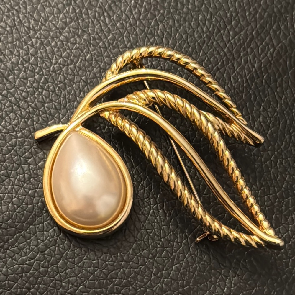 Vintage Gold Tone Leaf Statement Brooch w Faux Pearl Teardrop Center